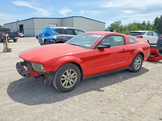2005 Ford Mustang Deluxe