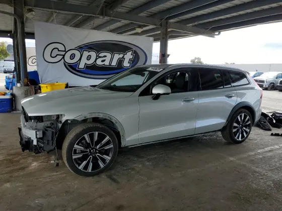 2020 Volvo V60 Cross Country T5 MOMENTUM