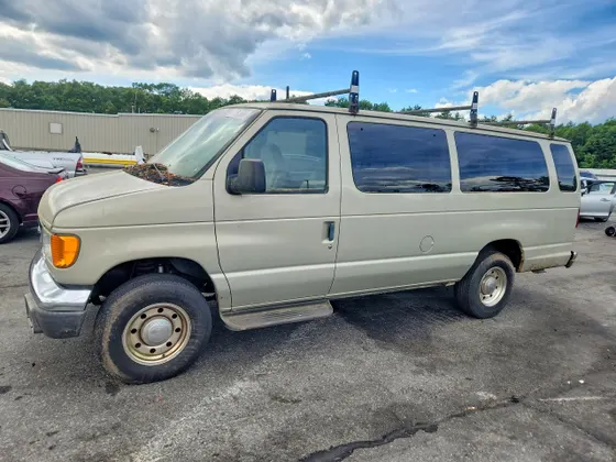 2004 Ford Econoline Wagon XL