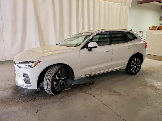 2023 Volvo XC60 Plus Bright Theme