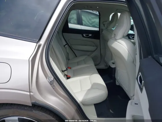 2025 Volvo XC60 Plug-In Hybrid Plus
