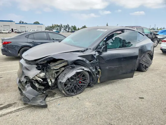 2024 Tesla Model Y Performance