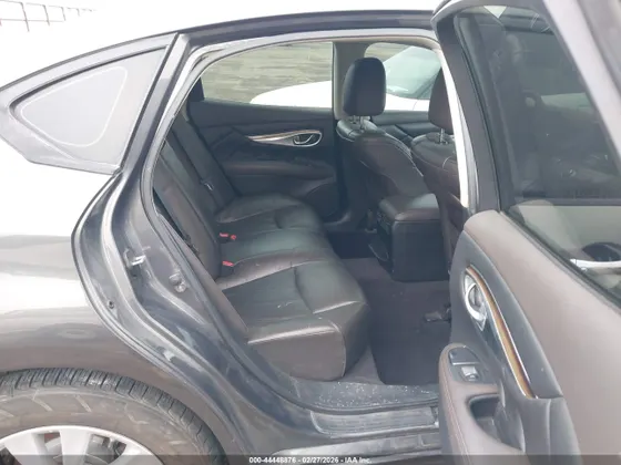 2011 INFINITI M56
