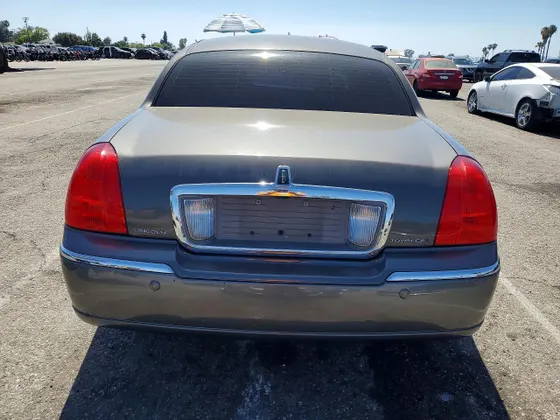 2004 Lincoln Town Car Ultimate