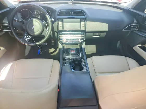 2017 Jaguar XE 25t