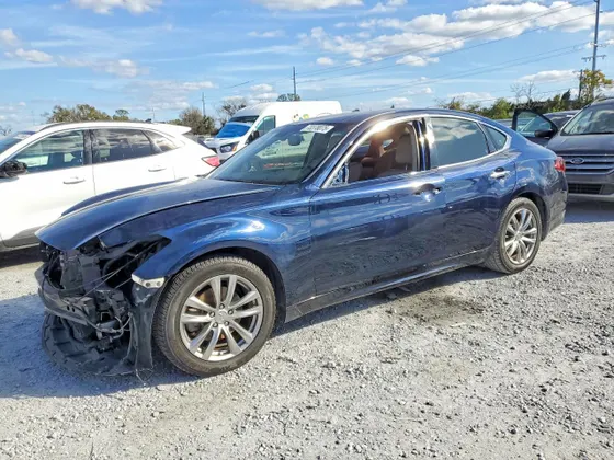 2015 INFINITI M35h Hybrid