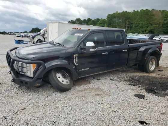 2018 Ford Super Duty F-450 DRW Platinum
