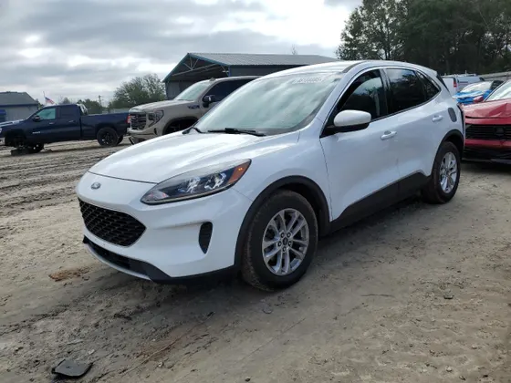 2021 Ford Escape SE