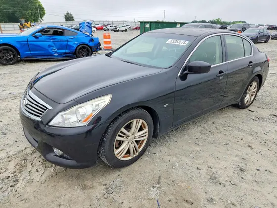 2015 INFINITI Q40