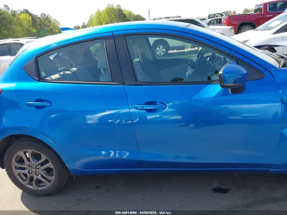 2020 Toyota Yaris Hatchback XLE