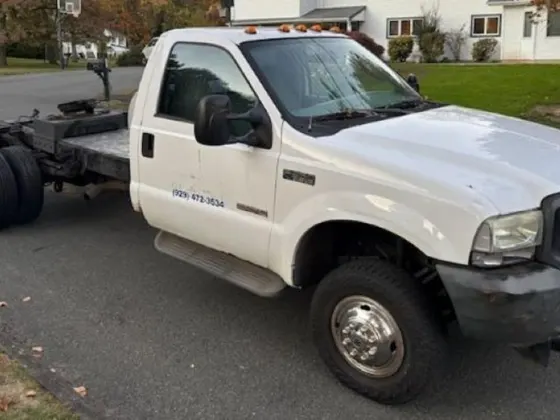 2004 Ford Super Duty F-350 DRW XL