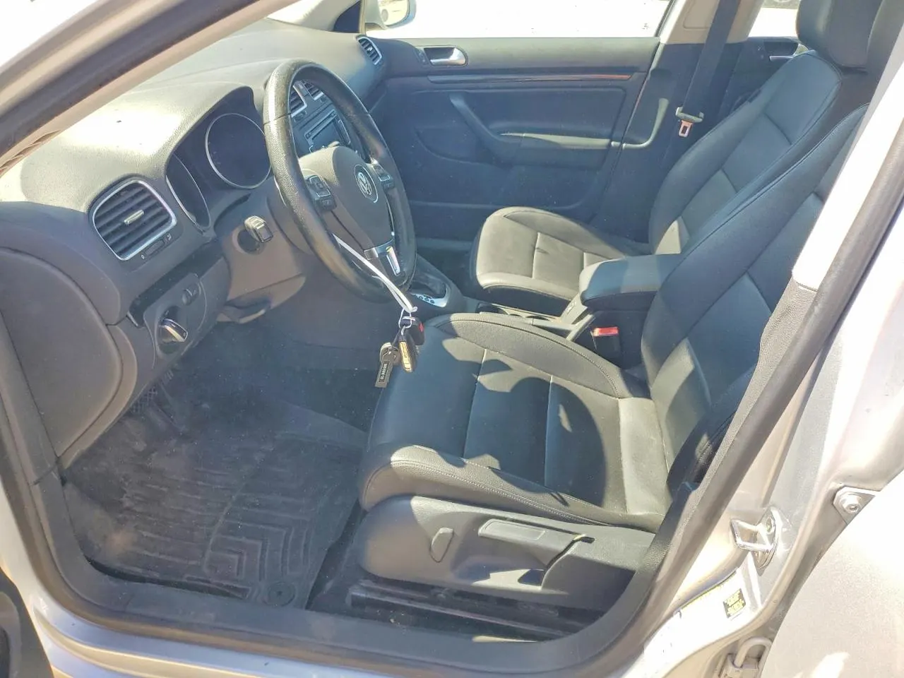 2013 Volkswagen Jetta SportWagen SE w/Sunroof