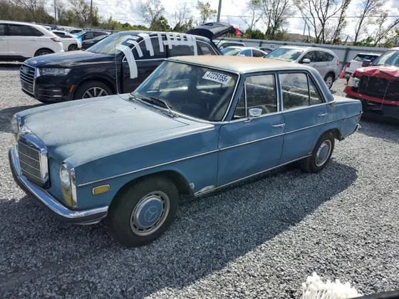1969 Mercedes-Benz 220 220D