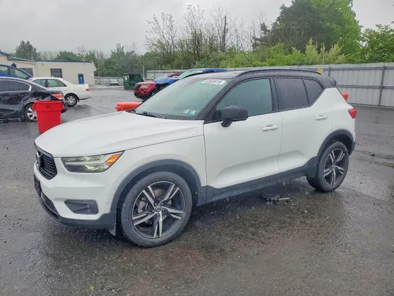 2021 Volvo XC40 R-Design