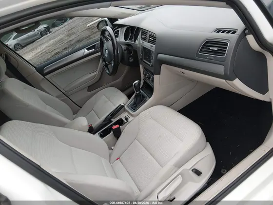 2017 Volkswagen Golf SportWagen S