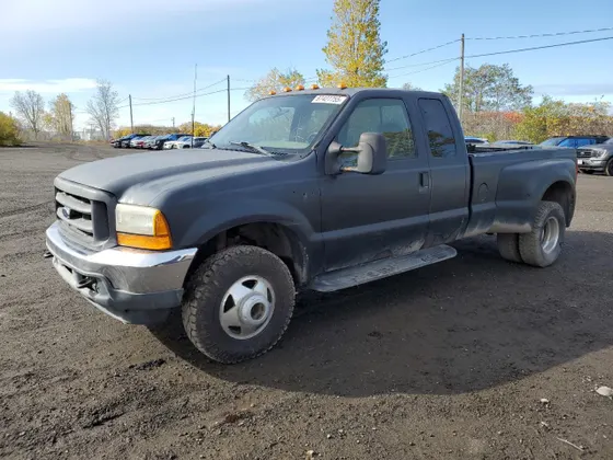 2001 Ford Super Duty F-350 DRW XL