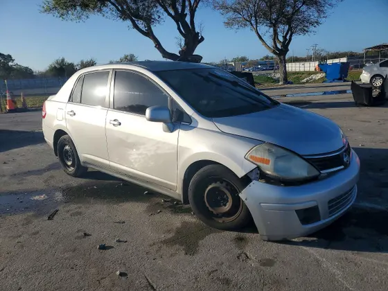 2008 Nissan Versa 1.8 S