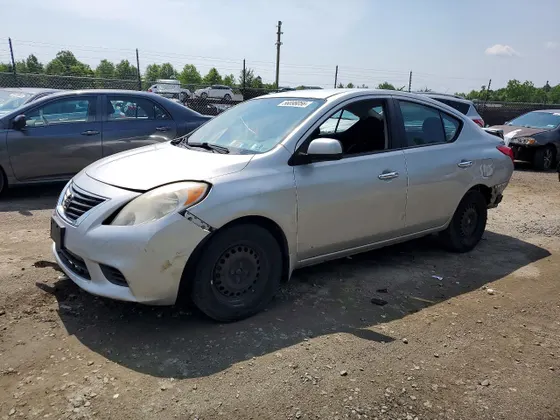 2013 Nissan Versa SL