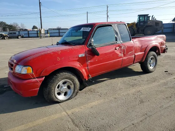 2002 Mazda B-Series 4WD Truck SE
