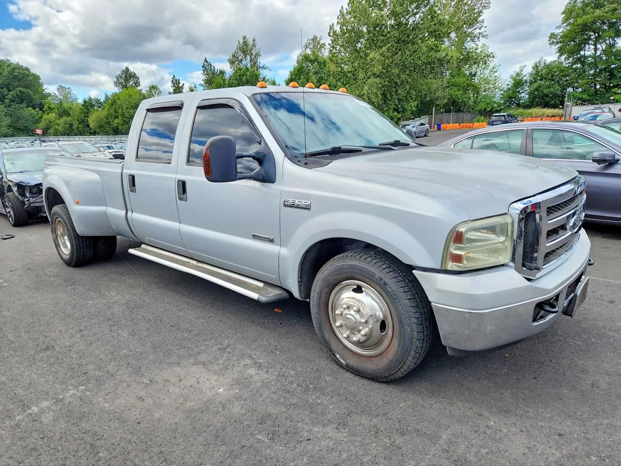 2006 Ford Super Duty F-350 DRW XL