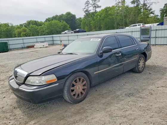 2010 Lincoln Town Car Signature Limited