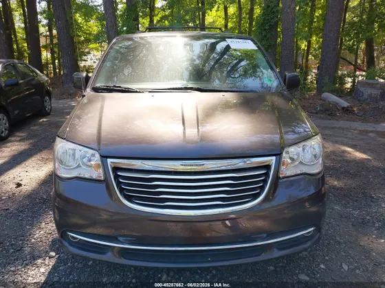 2016 Chrysler Town & Country Touring
