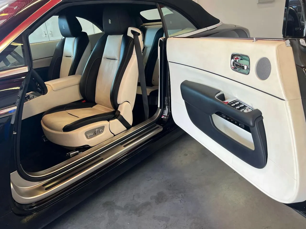 2017 Rolls-Royce Dawn