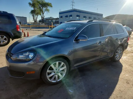 2013 Volkswagen Jetta SportWagen TDI w/Sunroof & Nav