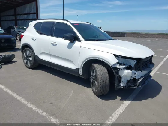 2025 Volvo EX40 Core