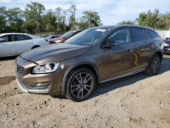 2015 Volvo V60 Cross Country T5