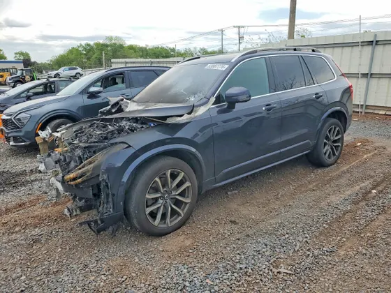 2019 Volvo XC90 Momentum