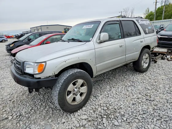 2000 Toyota 4Runner SR5