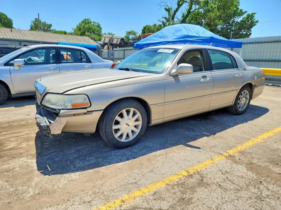 2010 Lincoln Town Car Signature Limited