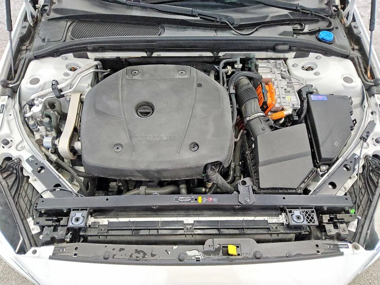 2023 Volvo S60 Recharge Plug-In Hybrid Plus Dark Theme