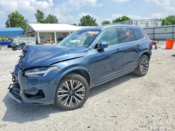 2021 Volvo XC90 Momentum