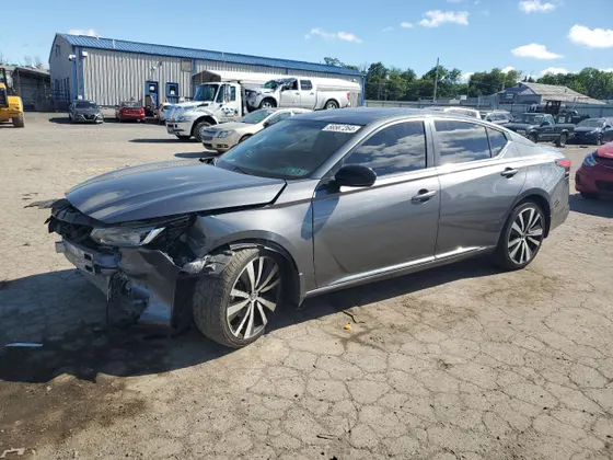 2020 Nissan Altima 2.5 SR