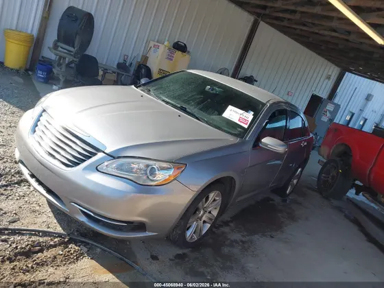 2013 Chrysler 200 Touring