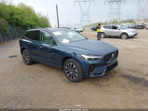2024 Volvo XC60 Core Dark Theme