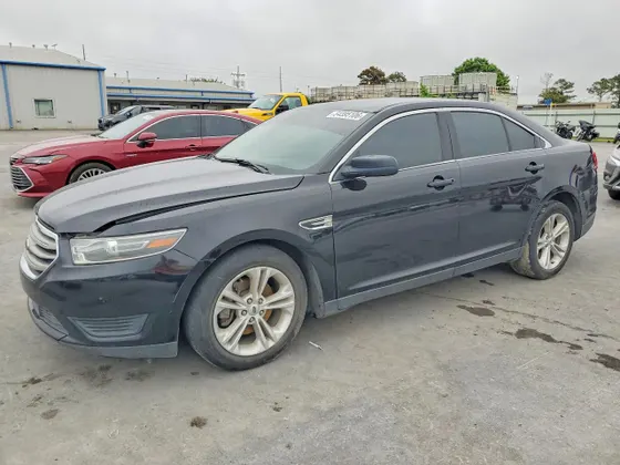 2017 Ford Taurus SE