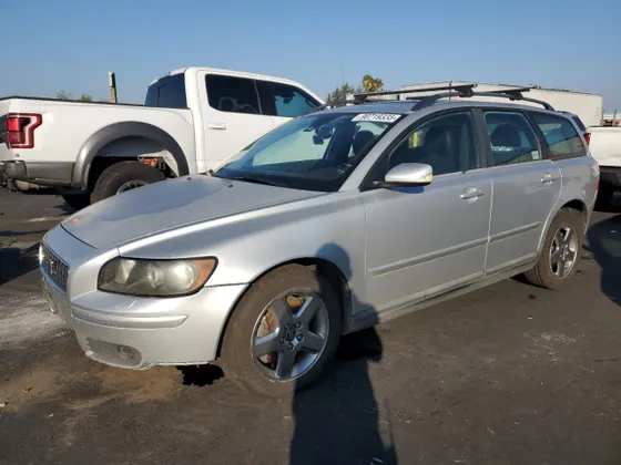2005 Volvo V50 T5
