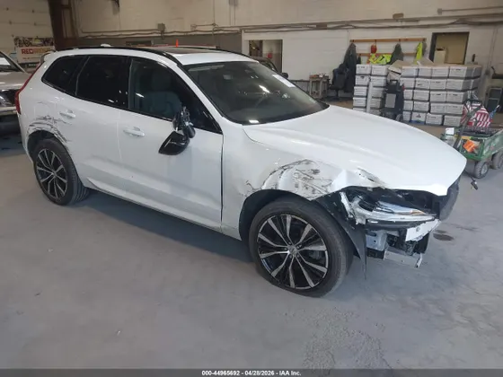 2024 Volvo XC60 Plus Dark Theme