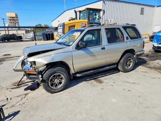 1998 Nissan Pathfinder XE