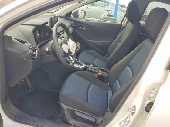 2020 Toyota Yaris Hatchback LE