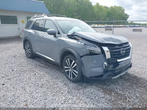 2024 Nissan Pathfinder Platinum