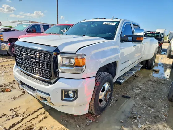 2015 GMC Sierra 3500HD Denali
