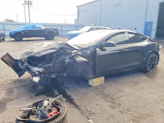 2023 Tesla Model S Plaid