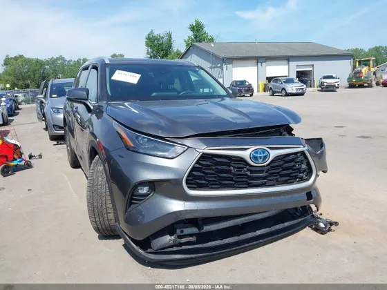 2022 Toyota Highlander Hybrid XLE