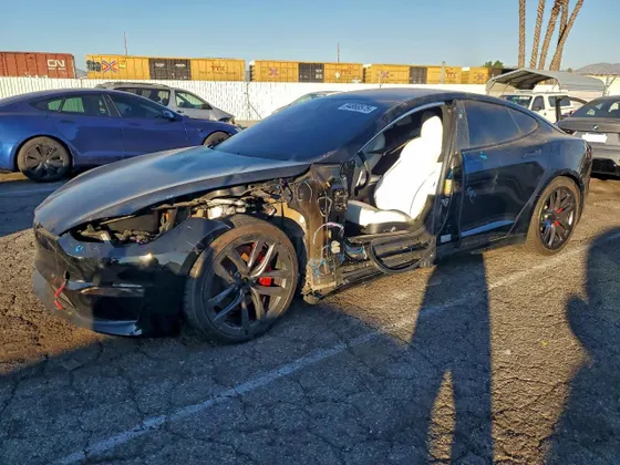 2023 Tesla Model S Plaid
