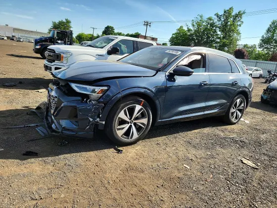 2024 Audi Q8 e-tron Premium Plus