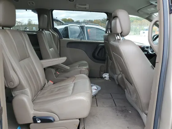 2012 Chrysler Town & Country Touring-L